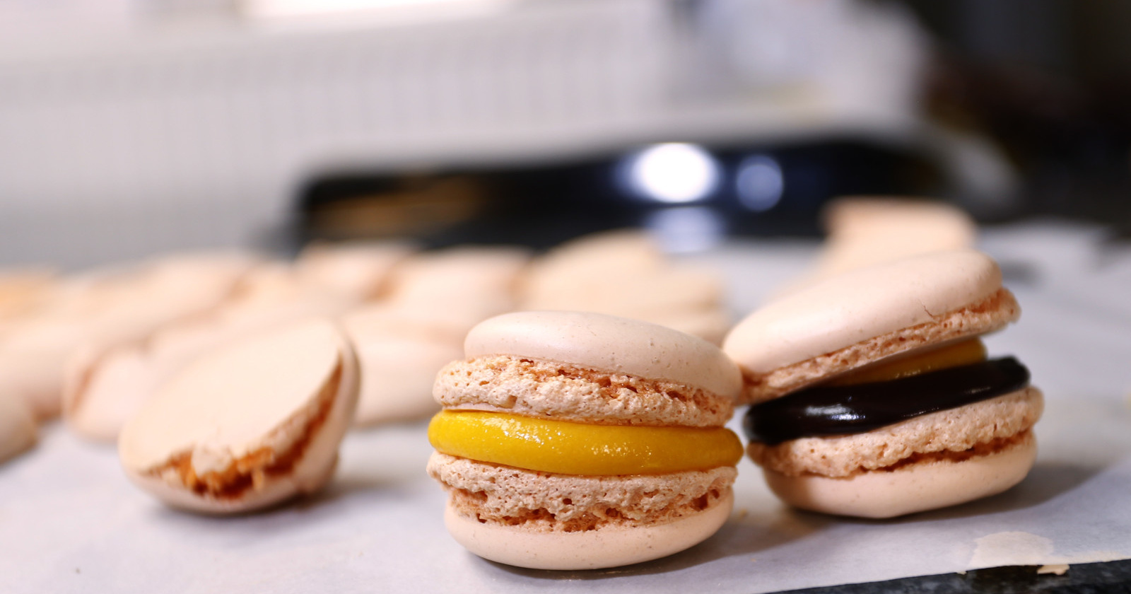 Recept - Makron z mangom in čokolado