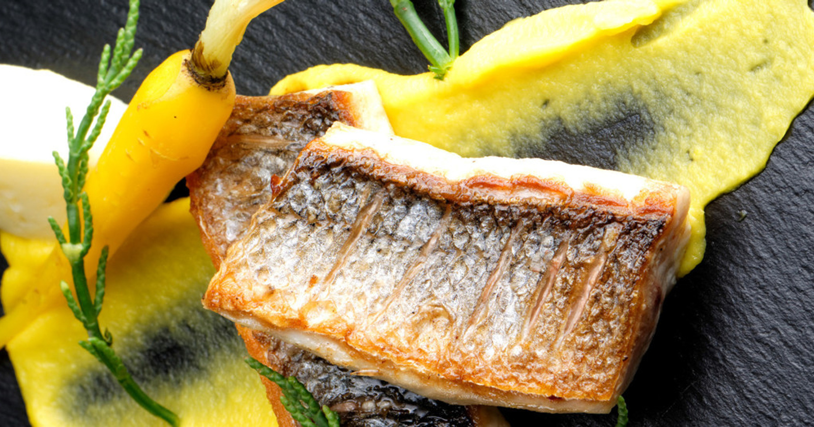 Recept - File brancina na čičerikinem raguju z olivami in paradižnikom