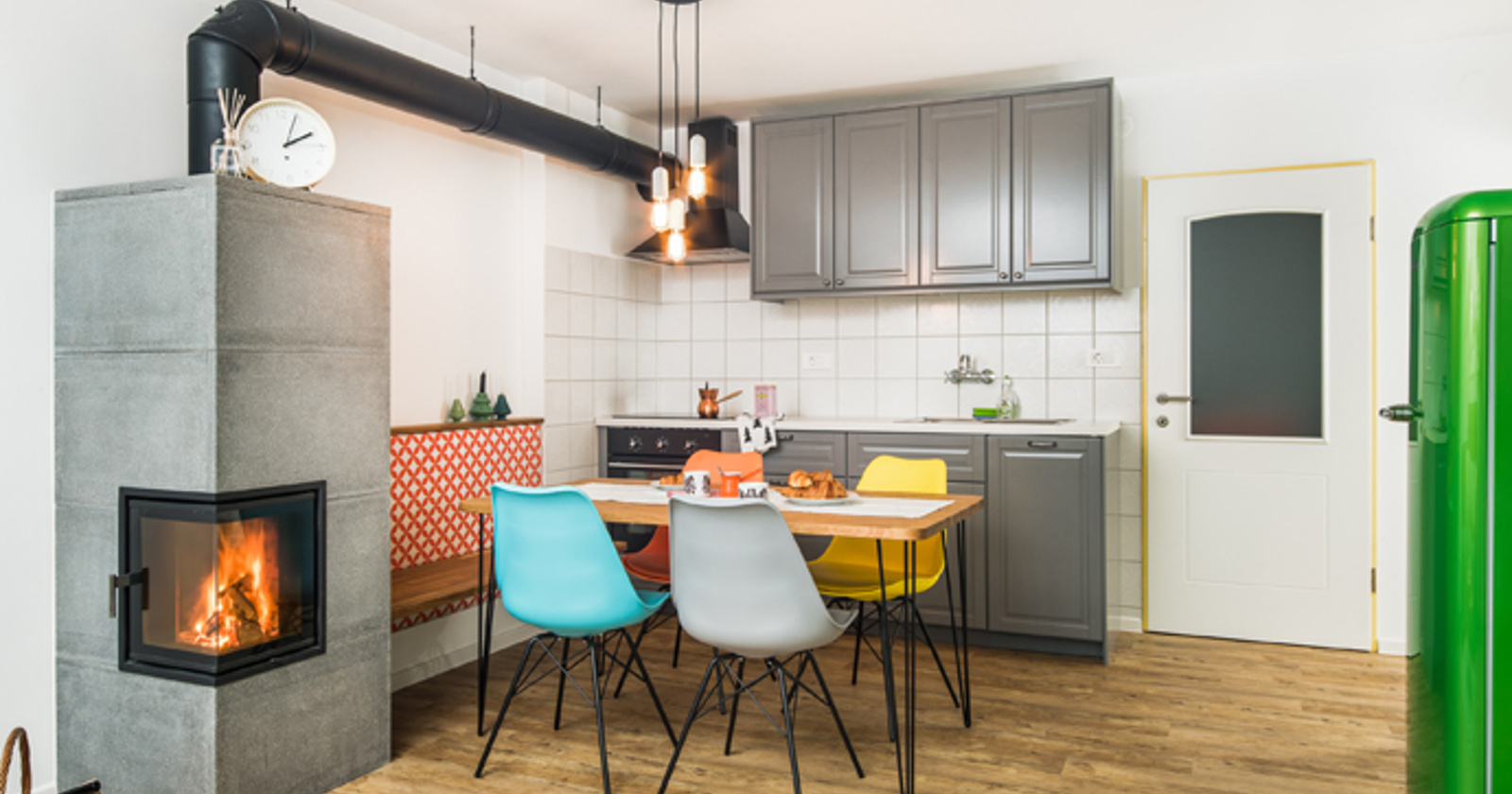 Prenovljeno pisano skandinavsko stanovanje v Kranjski Gori