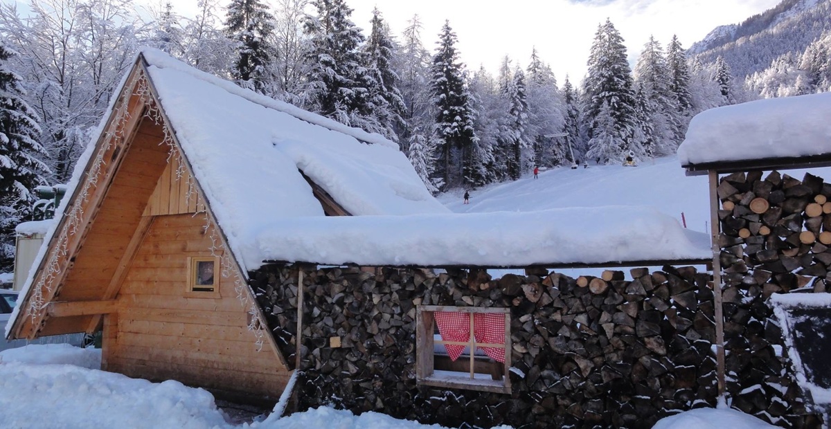 Kosobrin - idilična lesena brunarica v Kranjski gori