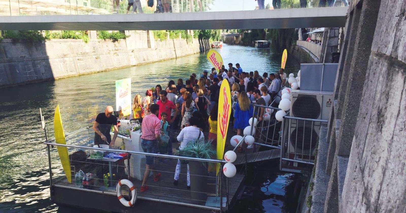 Splav ob Makalonci se je zibal v Casali ritmih