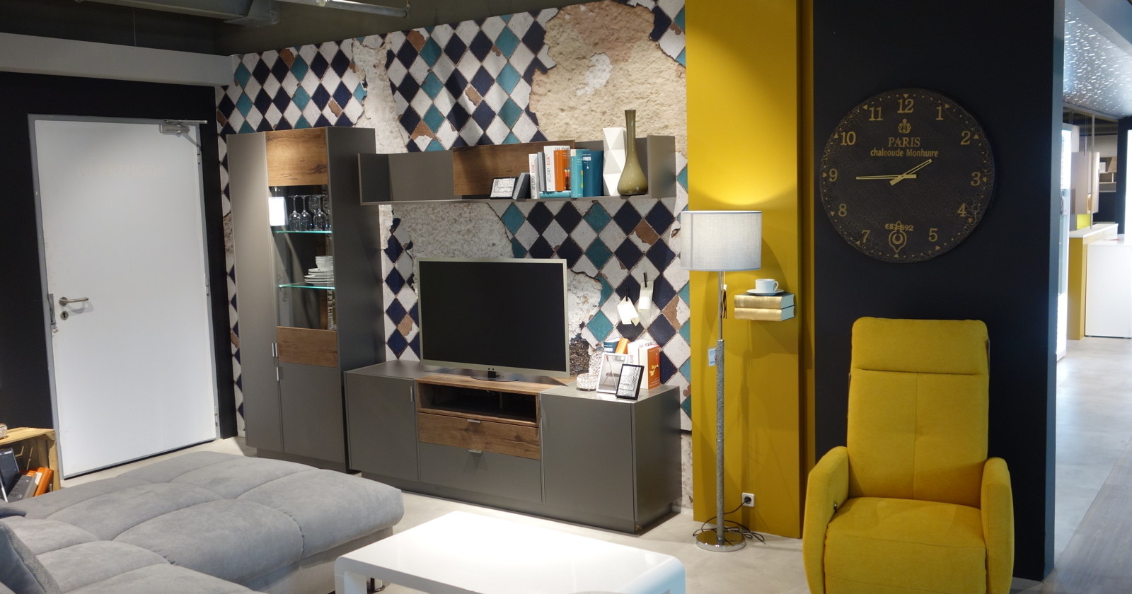 Prenovljena Lesnina na Brdu