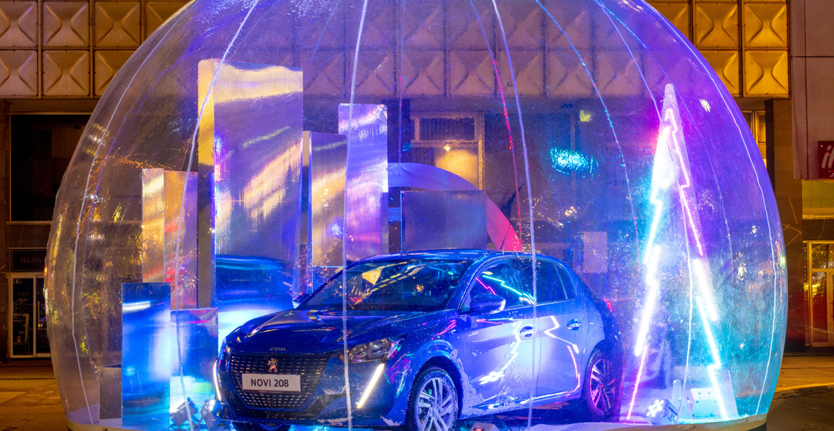 Velikanska snežna krogla sredi Ljubljane