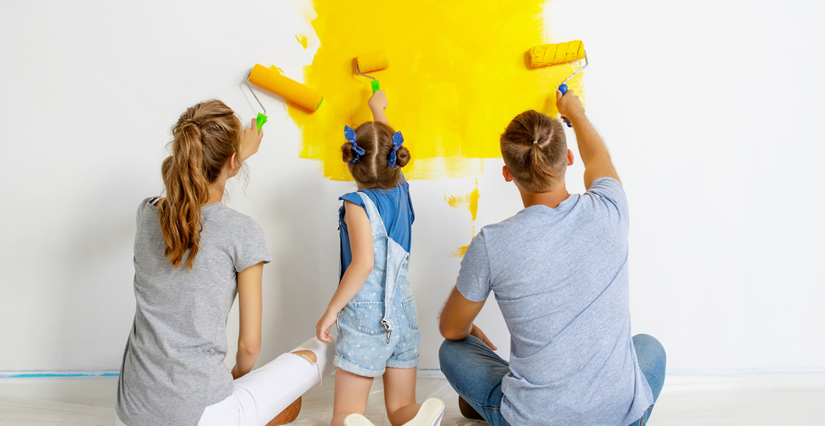 24barvanje-otroske-sobefamily-yellow-wall