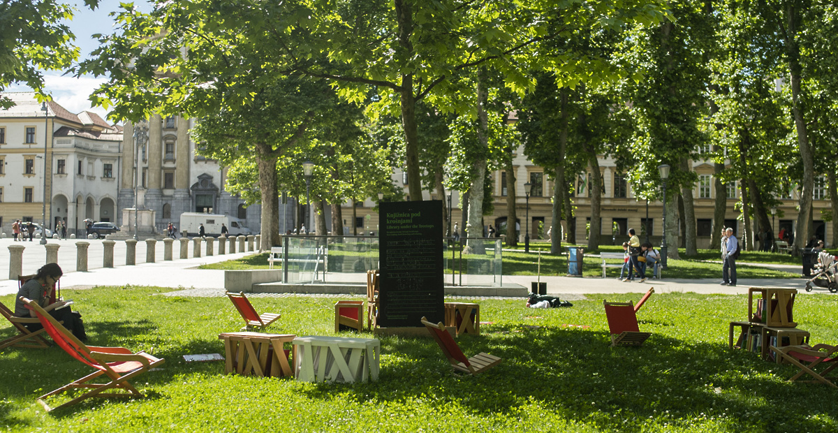 Knjižnica pod krošnjami