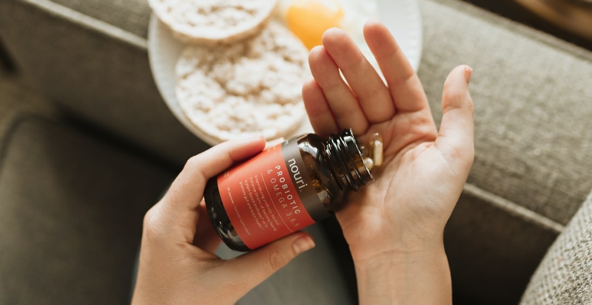 photo-1559087316-6b27308e53f6