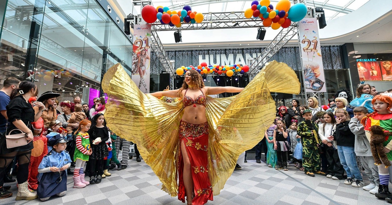 v-soboto-in-torek-bo-velika-pustna-povorka-z-maskotami-plesalci-in-akrobati-ki-bodo-zimo-odganjali-po-nakupovalnih-ulicah.