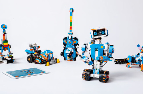 Lego - prihajajo roboti