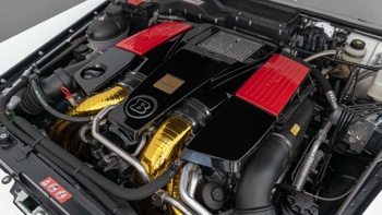 osebna serija ima 5,5-litrski twin-turbo V8 motor, ki je opremljen z nadgradnjo Brabusa. Moč so mu povečali na 515 kW/700 KM (690 KM), navor znaša 960 Nm.
