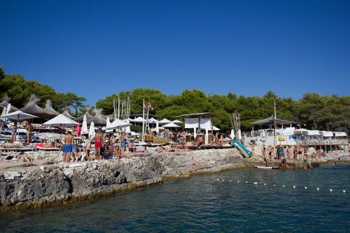 Foto: Carpe Diem Beach, Hvar, Hrvaška. Foto: carpe-diem-hvar.com
