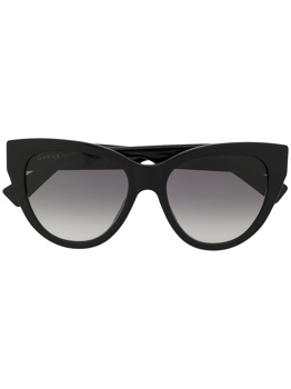 Klasična črna sončna očala Gucci so kot nalašč za vse ljubiteljice klasike in sofisticiranosti. Foto: Farfetch