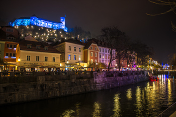 Pogled na Ljubljanski grad zvečer. (Foto: slovenia.info/Nikola Jurišič)