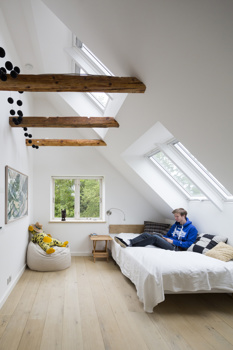Peta stena v prostoru: odprite strop in poglejte na otroško sobo v novi – naravni – luči! (Foto: Velux)