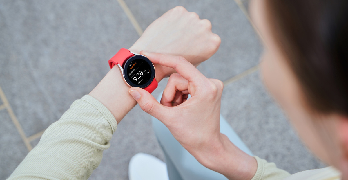 005lifestylegalaxywatch4pinkgold