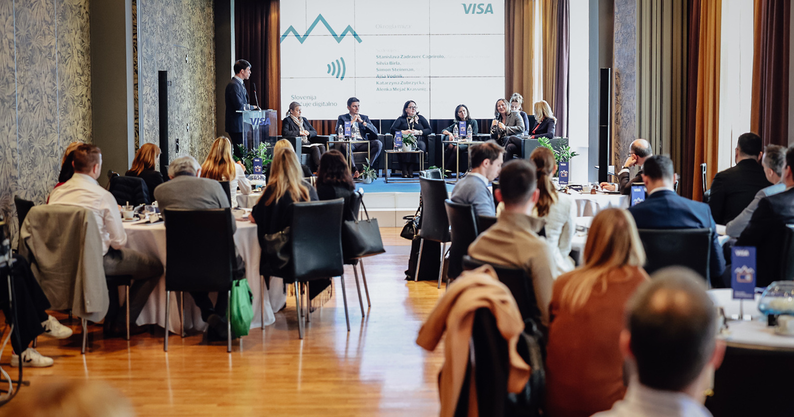 foto3današnji-udeleženci-visa-slovenija-plačuje-digitalno-okrogle-mize-