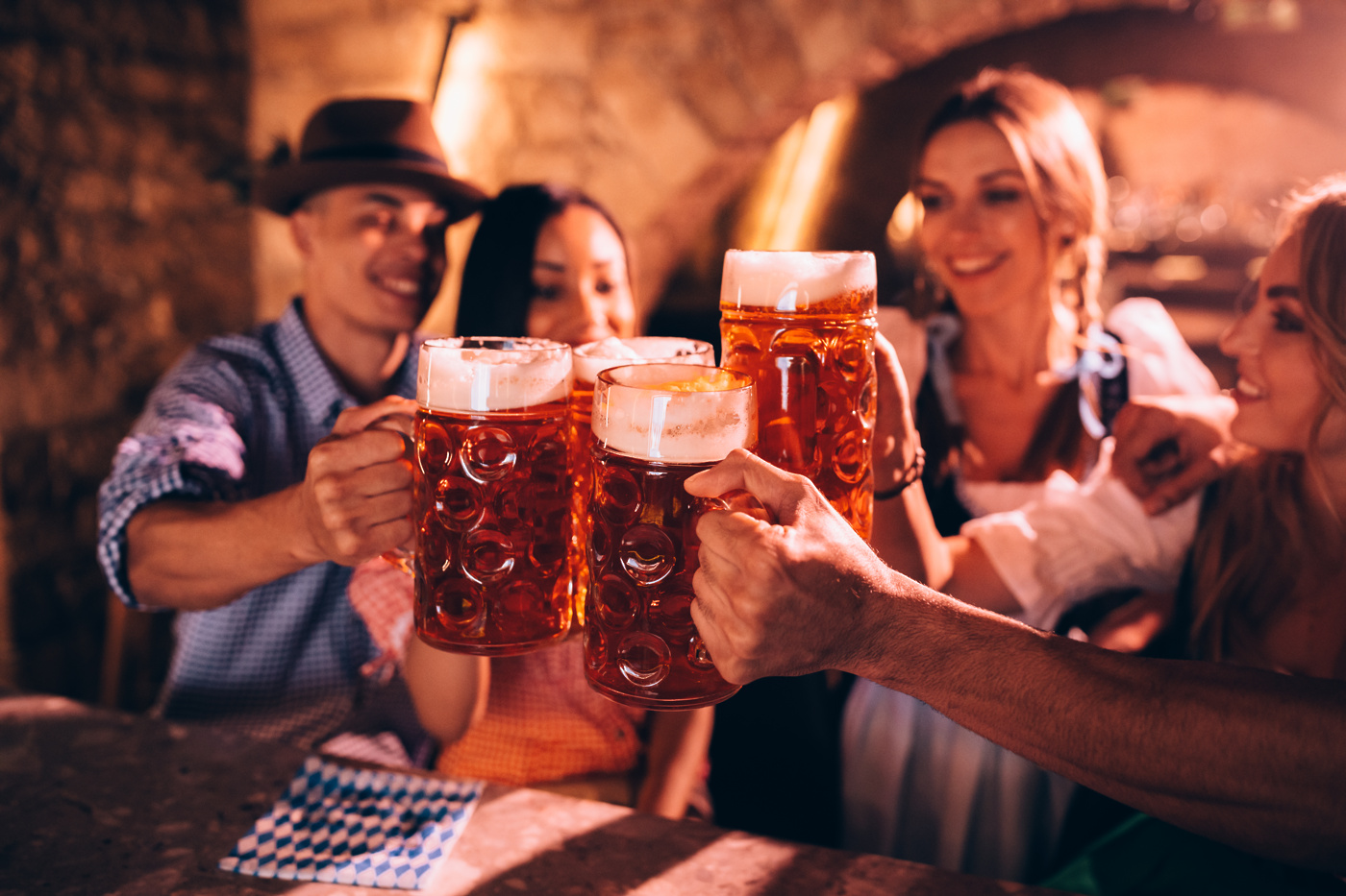 bavarska tradicija pitja piva © gettyimages wundervisuals