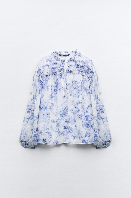 Bluza z naborki in cvetličnim potiskom Zara.