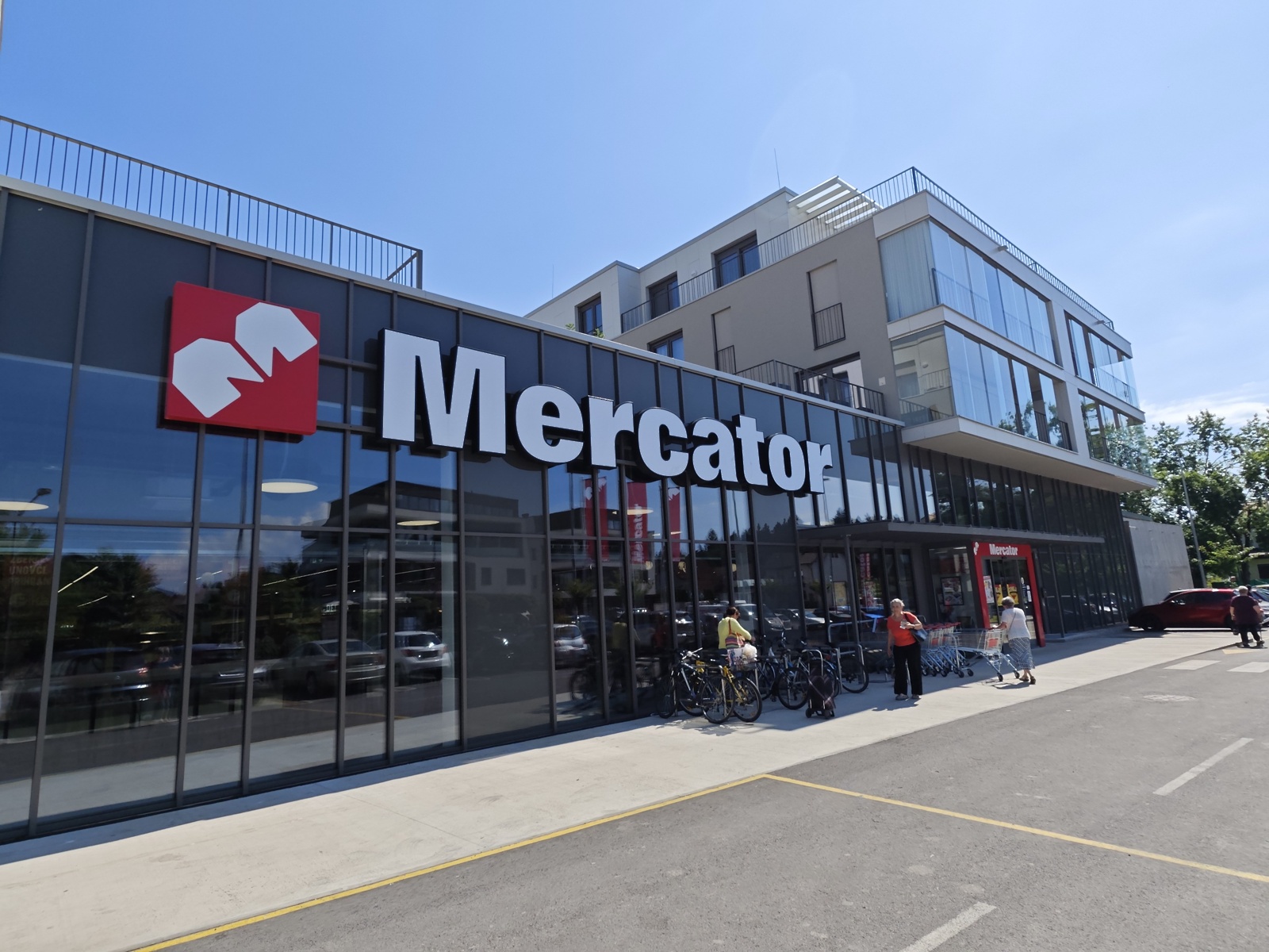 Mercator je v Ljubljani odprl novi Hipermarket Koseze